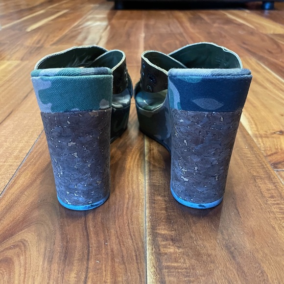 Gianni Bini wedge sandals - Picture 3 of 3